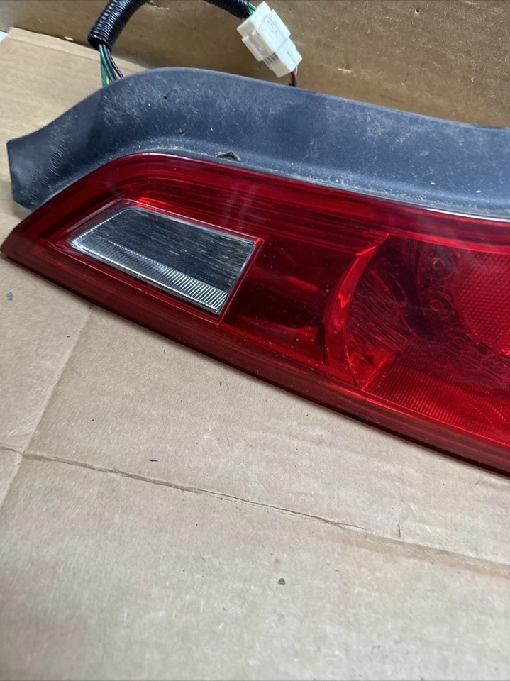 Задний фонарь 2008-2013 Infiniti G37 купе правосторонний со стороны пассажира оригинальный фонарь G37s G37x - Изображение 2 из 4