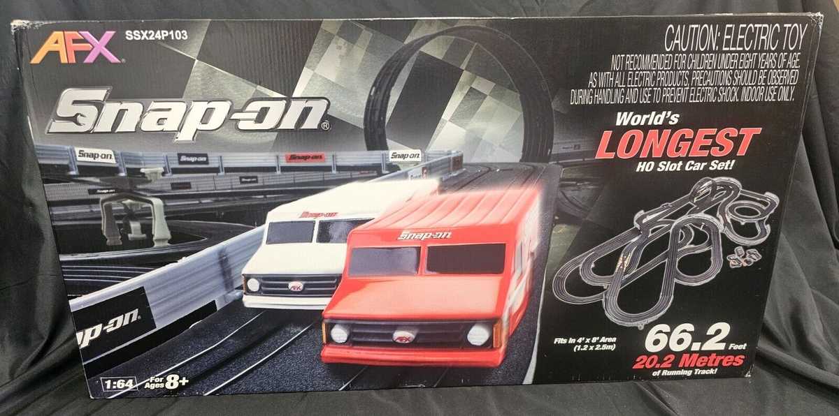 AFX Snap-on HOスロットカーセット 66.2フィート AFX Snap-On SSX24P103 World's LONGEST HO Slot Car Set! 66.2 Feet