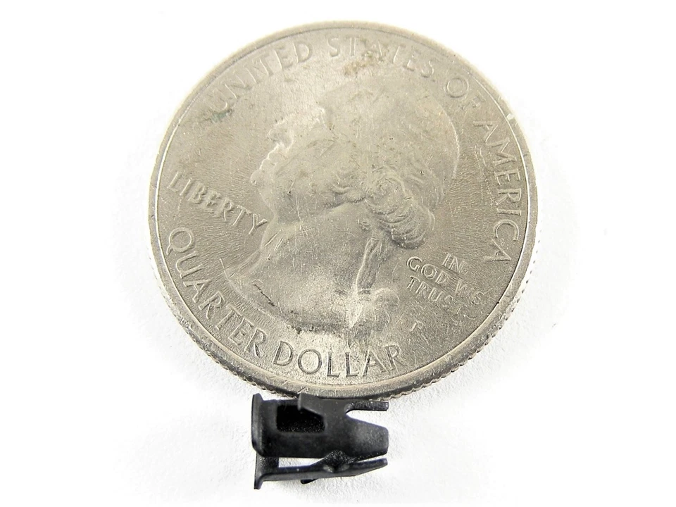 Clips de barril AMC - Ajuste orificio de 3/16" - Perno de 1/8" - Borde de emblema cromado - 20 clips - #020 Foto 4 de 4