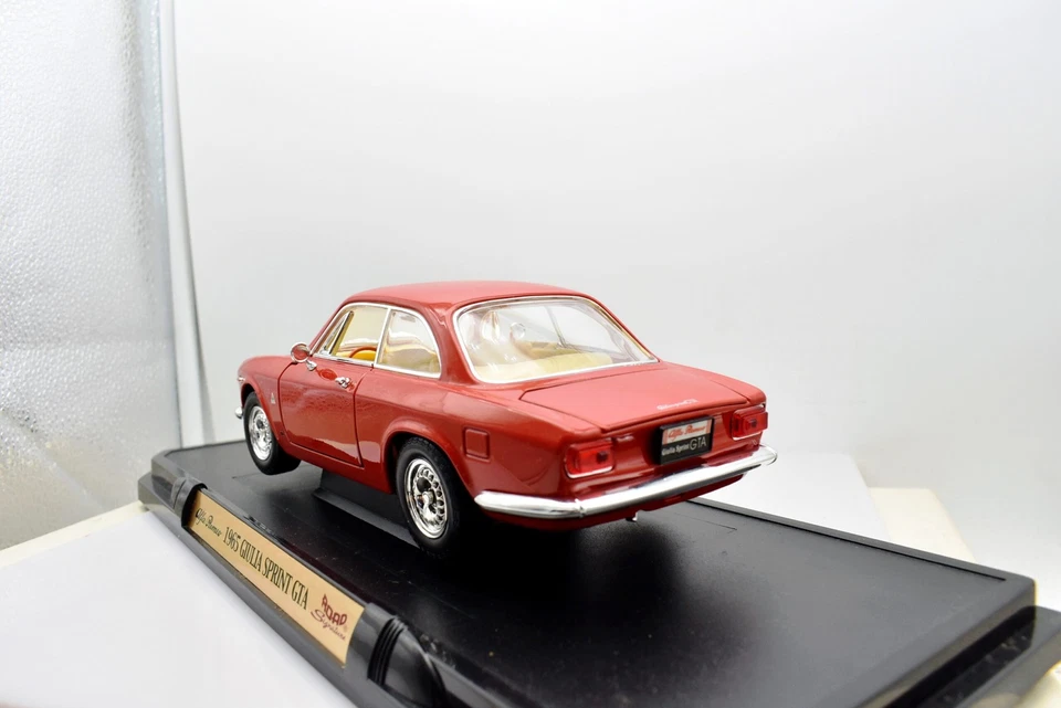 Modellino auto scala 1:18 alfa romeo giulia sprint gta modellismo da collezione - Immagine 4 di 4