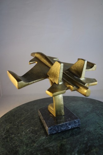 Jet da caccia militare vintage F-16, scultura in ottone, base in marmo 6" alto 9" lungo - Foto 4 di 13