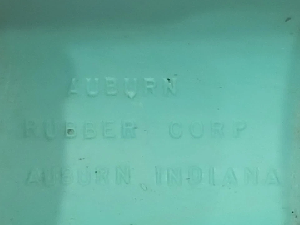 Auburn красный резиновый гоночный автомобиль с водителем #536 бирюзово-зеленый с черными колесами винтажный - Изображение 2 из 4