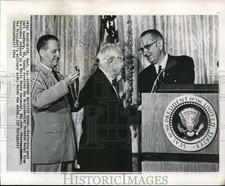 1964 Historian Poet Carl Sandburg 86 Receives Freedom Medal Wirephoto 8x10