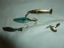  4 Vintage Usable Fly Fishing Lures  Lot L-589