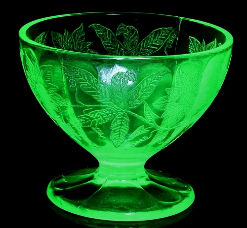 VTG JEANETTE POINSETTIA FLORAL GREEN VASELINE URANIUM GLASS SHERBET GLASSES | 5p