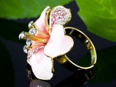 Bague fleur 3D céramique rose pale -Swarovski-Elements top qualité
