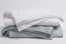 Coyuchi Mojave Organic Cotton Gathered Quilt Toddler Alpine White 268 Retail