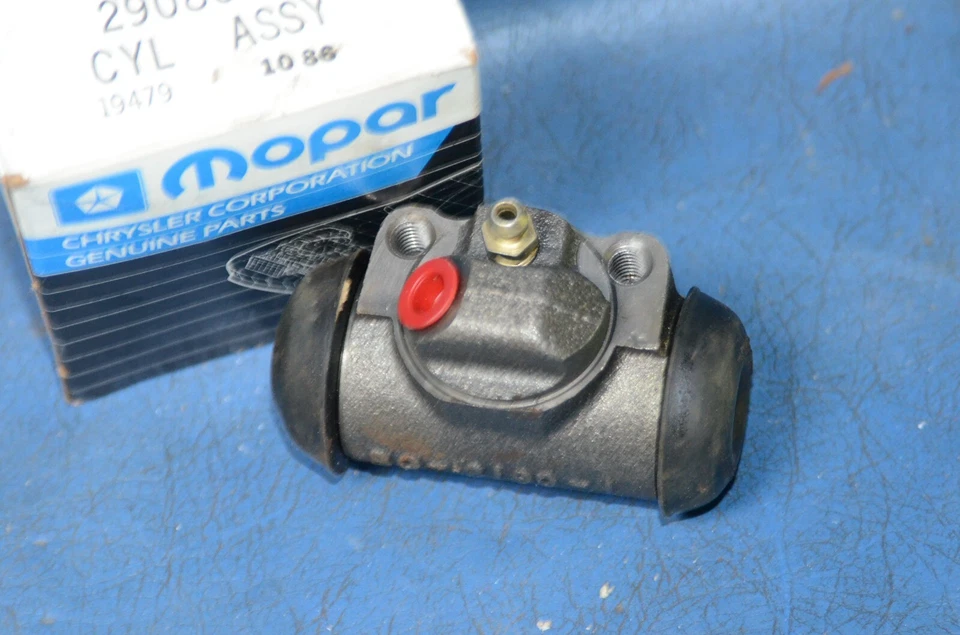 NOS 1969-77 Dodge D400-D600 Front Right Drum Brake Wheel Cylinder Mopar 2908646 - Image 4 of 4