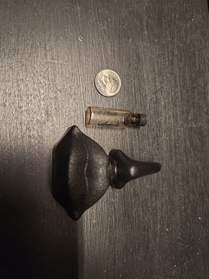 VTG Salvador Dali Perfume Sample, Blk Nose And Lips, .06 Fluid Oz. Empty Vile
