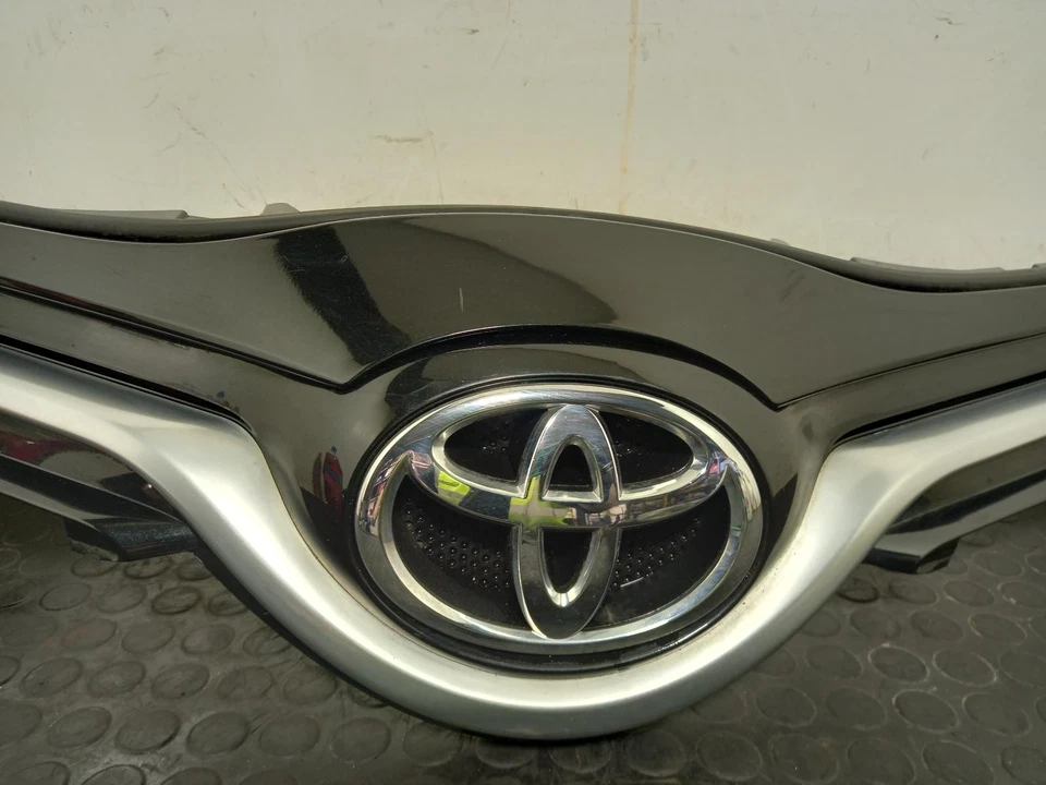 TOYOTA YARIS GRILLE Mk3 (XP130) Facelift Main Grille With Chrome Trim 2014-2018 — 第 3/4 张图片