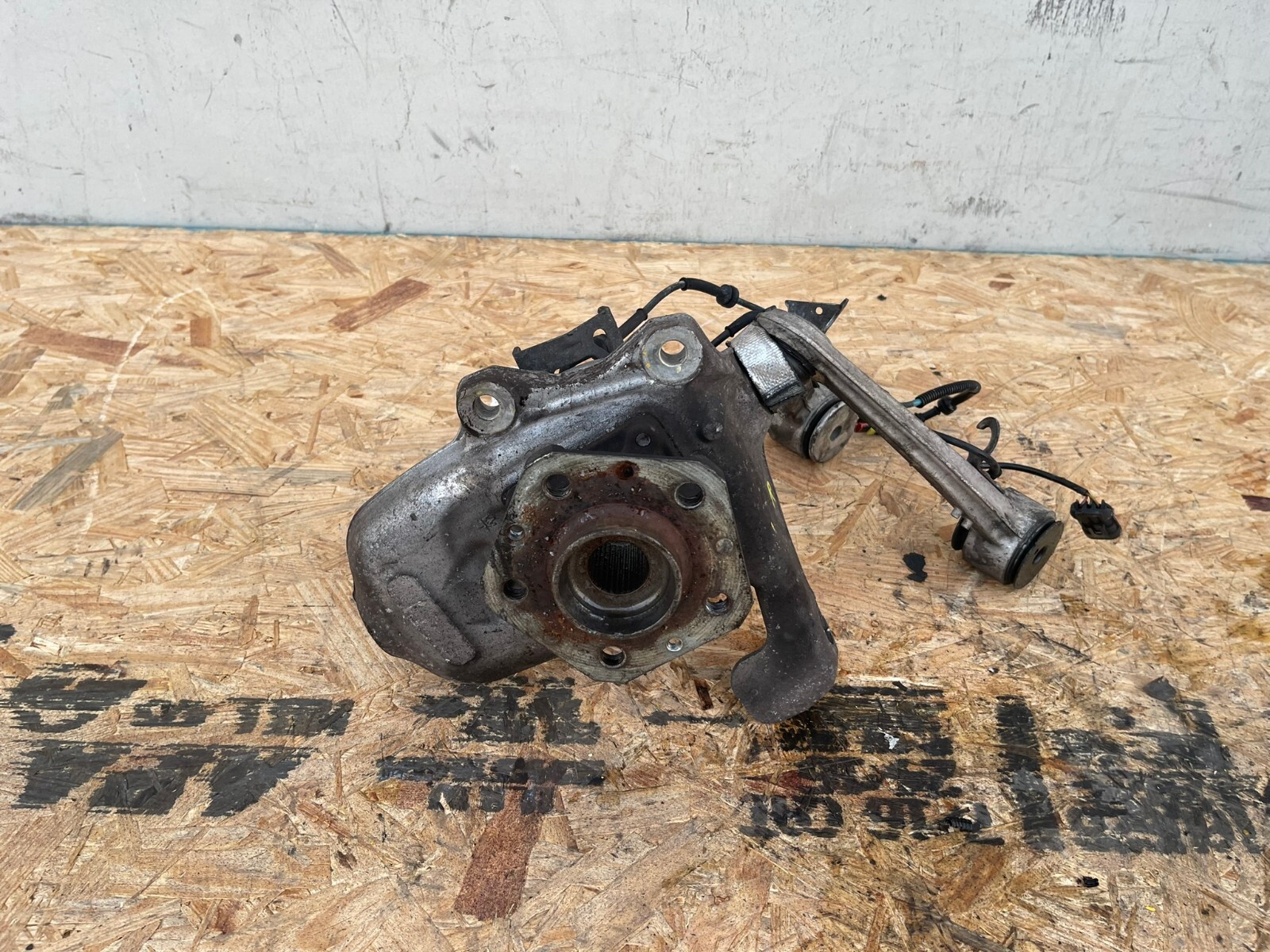 RIGHT FRONT SPINDLE/KNUCKLE W/CONTROL ARM 08-19 MASERATI GRANTURISMO 4.2L M145