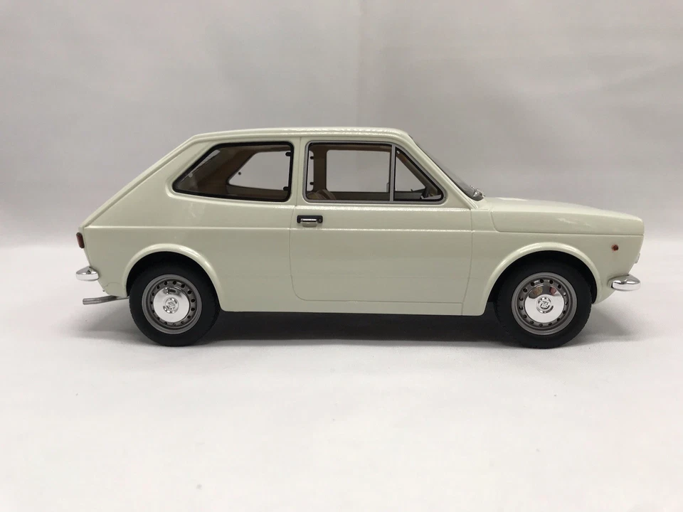 Fiat 127  prima serie 1972, bianco 3 porte  1:18 - Laudoracing - Immagine 4 di 4