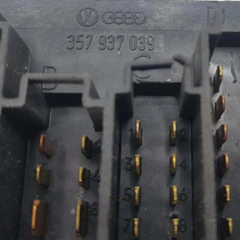 357937039 熔断器模块大众高尔夫 III 1992 — 第 3/3 张图片