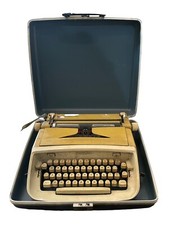 Vintage 1940s Royal Safari Manual Portable Typewriter thumbnail