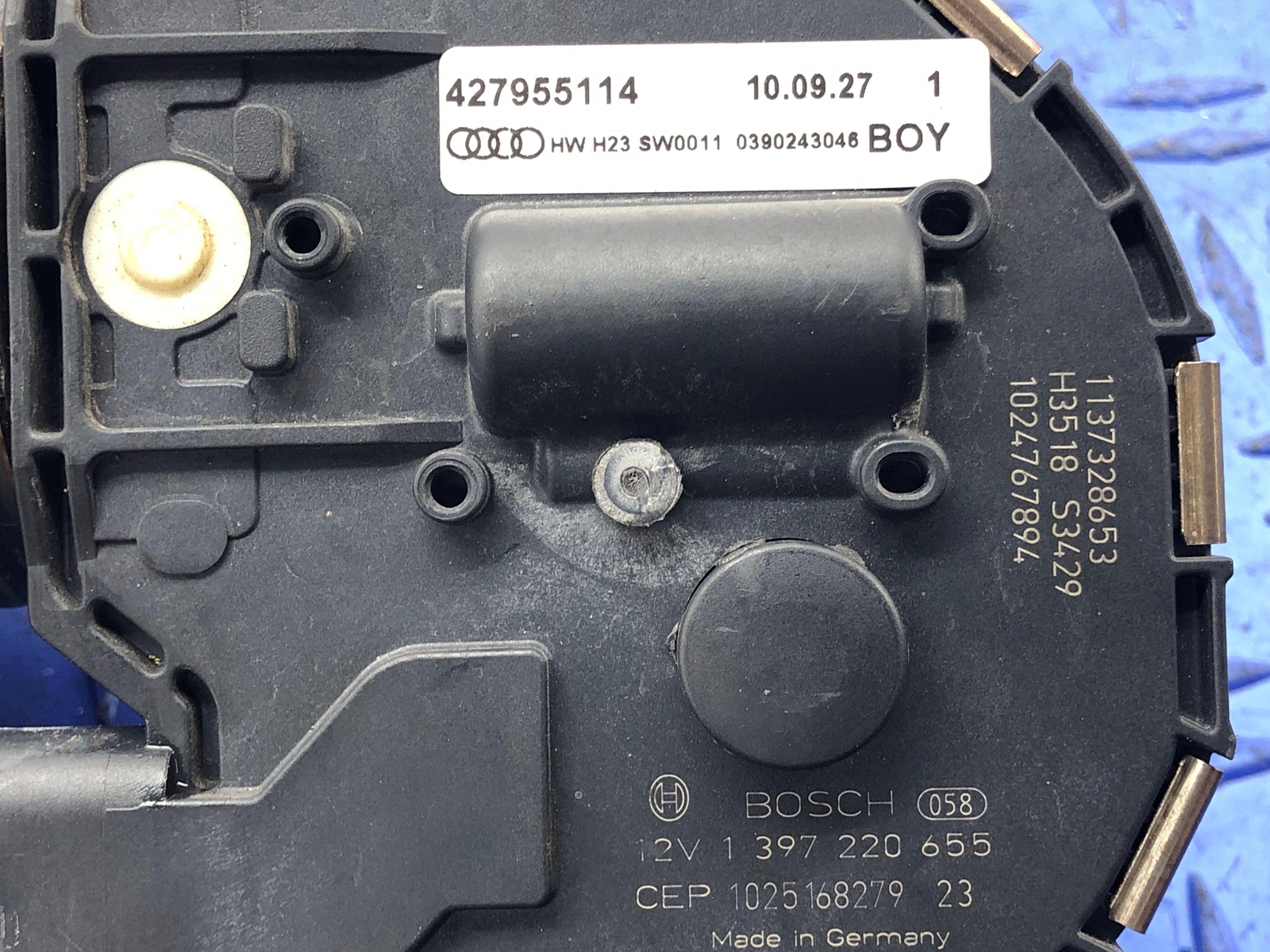 2011-2015 AUDI R8 CONVERTIBLE FRONT RIGHT SIDE WINDSHIELD WIPER MOTOR OEM