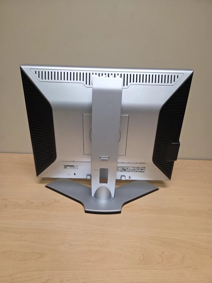 Dell 2007FPb 20" LCD Monitor 1600x1200 DVI VGA S-Video Composite w/Stand - PARTS - Image 4 of 4