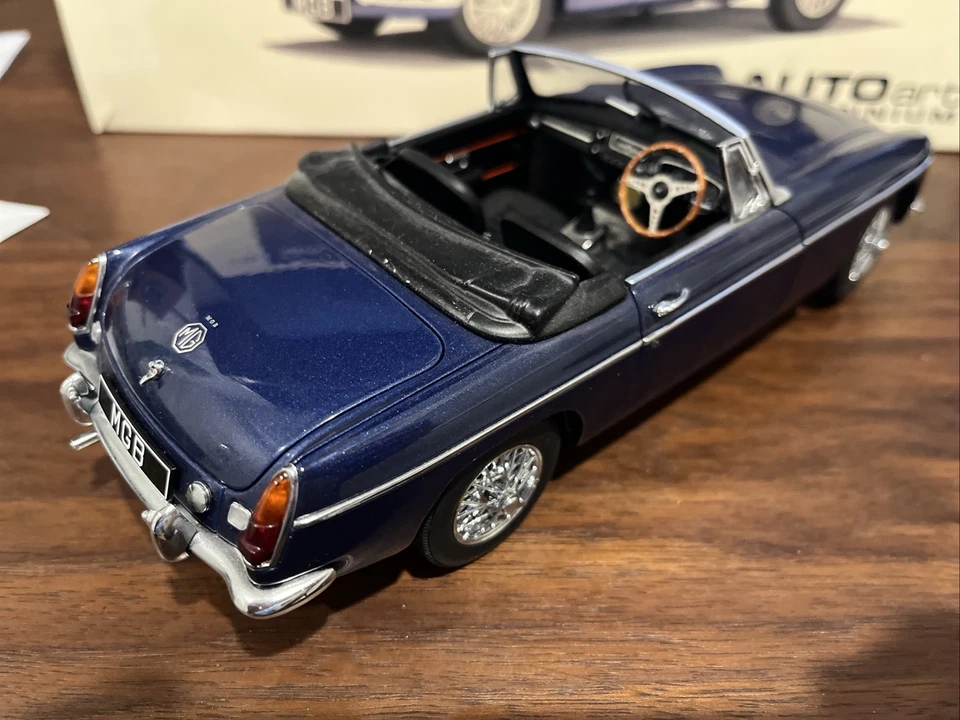 Auto Art 1/18 MGB Roadster MK II azul Foto 4 de 4