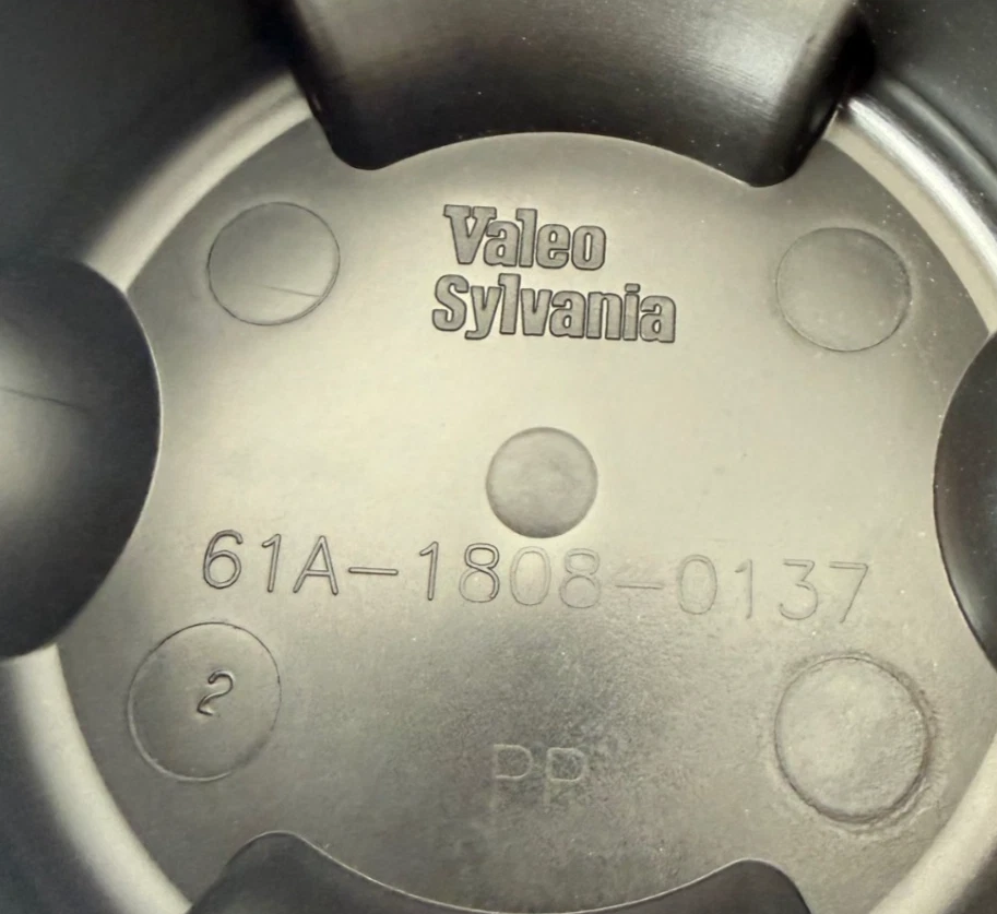 03-07 CADILLAC CTS FARO PLÁSTICO POLVO BOMBILLA TAPA 61A-1808-0137 USADO OEM Foto 3 de 4