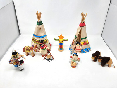 Goki Flexibles Holz Indianer/Indianer Lager Dorf + Figuren Spielset