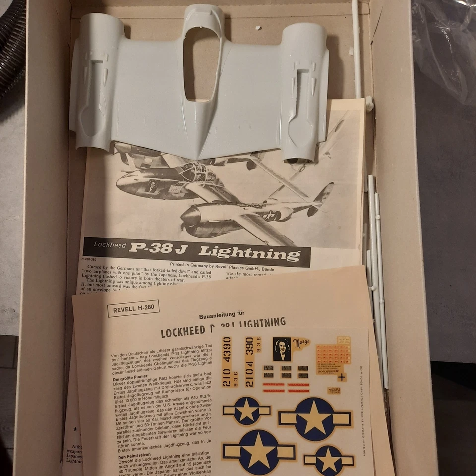 Revell Lockheed P-38J Lightning Vintage Scale Model Kit 1/32 Open Box - Immagine 4 di 4