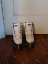 white Riedell roller skates womens size 6 slightly used
