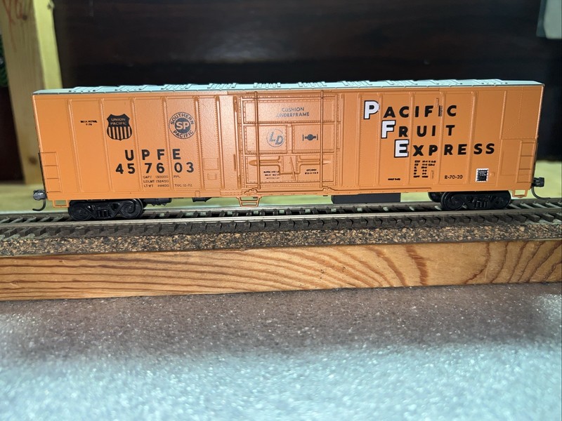 Athearn Trains HO scale Pacific Fruit Express 50’ Mechanical Reefer #UPFE457603