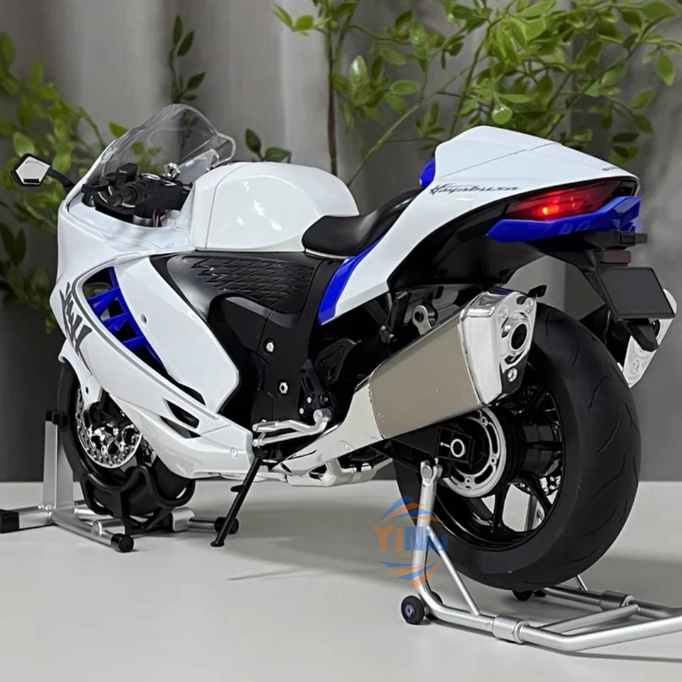 1:6 Suzuki Hayabusa 1300R Diecast Alloy Motorcycle Model w/ Ignition Start White - Image 3 of 4