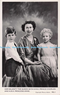 R691449 Ihre Majestät die Königin mit H. R. H. Prinz Charles und H. R. H. Prinzessin