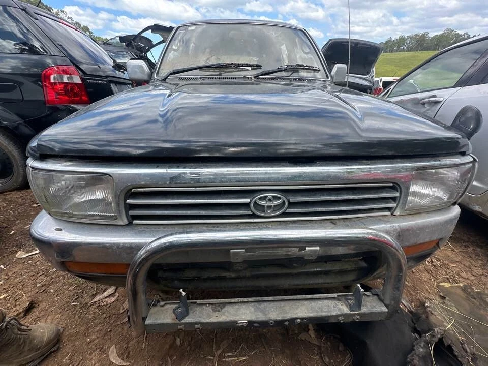 2000 Toyota Hilux LN RZN Right Driver Fog Light 1997-2001 #B556 - image 2 of 4