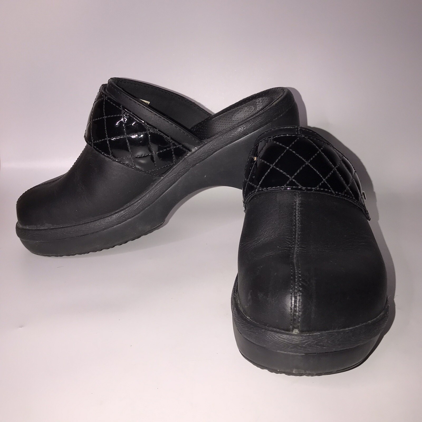 Crocs Black Quilt Strap Platform Mules Women’s Size 9 EUC-image