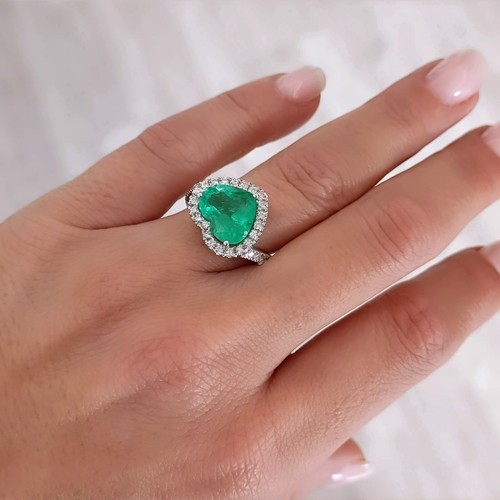 Anello SMERALDO naturale COLOMBIA taglio CUORE e DIAMANTI in oro bianco 18 kt - Foto 6 di 13
