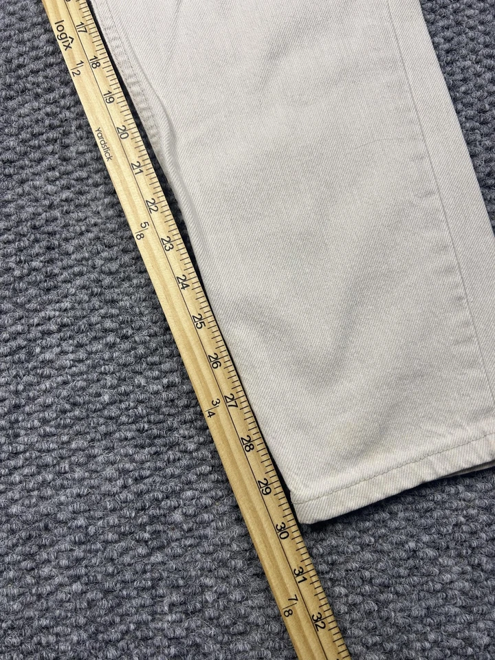 Jeans feminino vintage Levis 551 6 bege perna cônica relaxada feito nos EUA anos 90 - Imagem 4 de 4