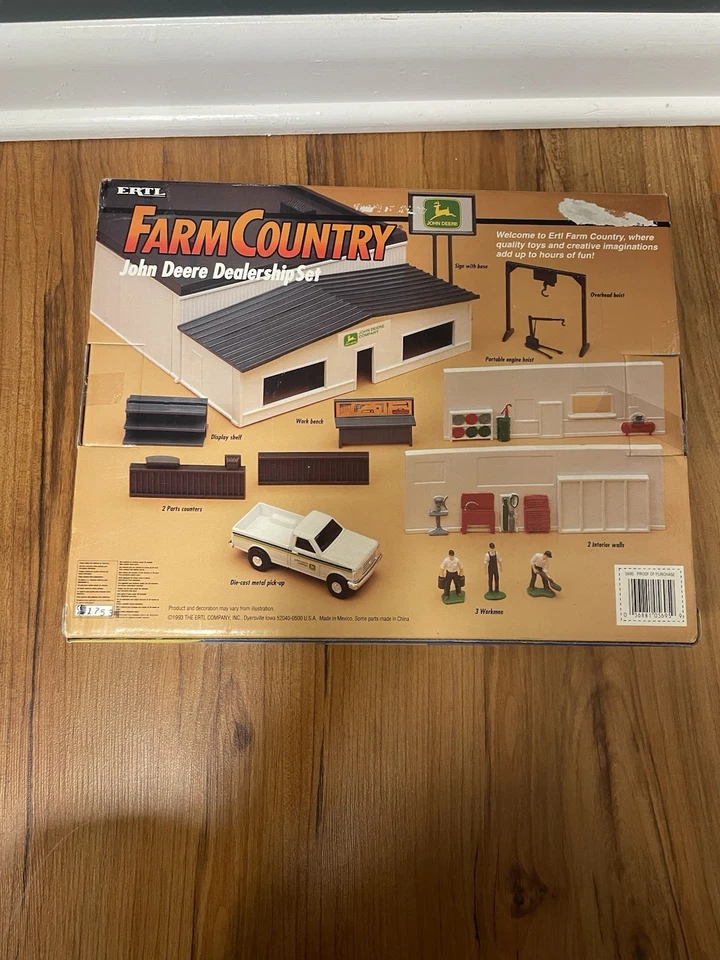 1993 ERTL JOHN DEERE DEALERSHIP 1/64 #5695 Farm Country New Building - Image 4 of 4