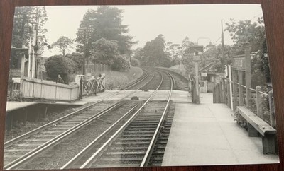 Objektiv von Sutton ex LB & LCR Ifield Station LC vom U-Bahnsteig mit Blick auf Horsham