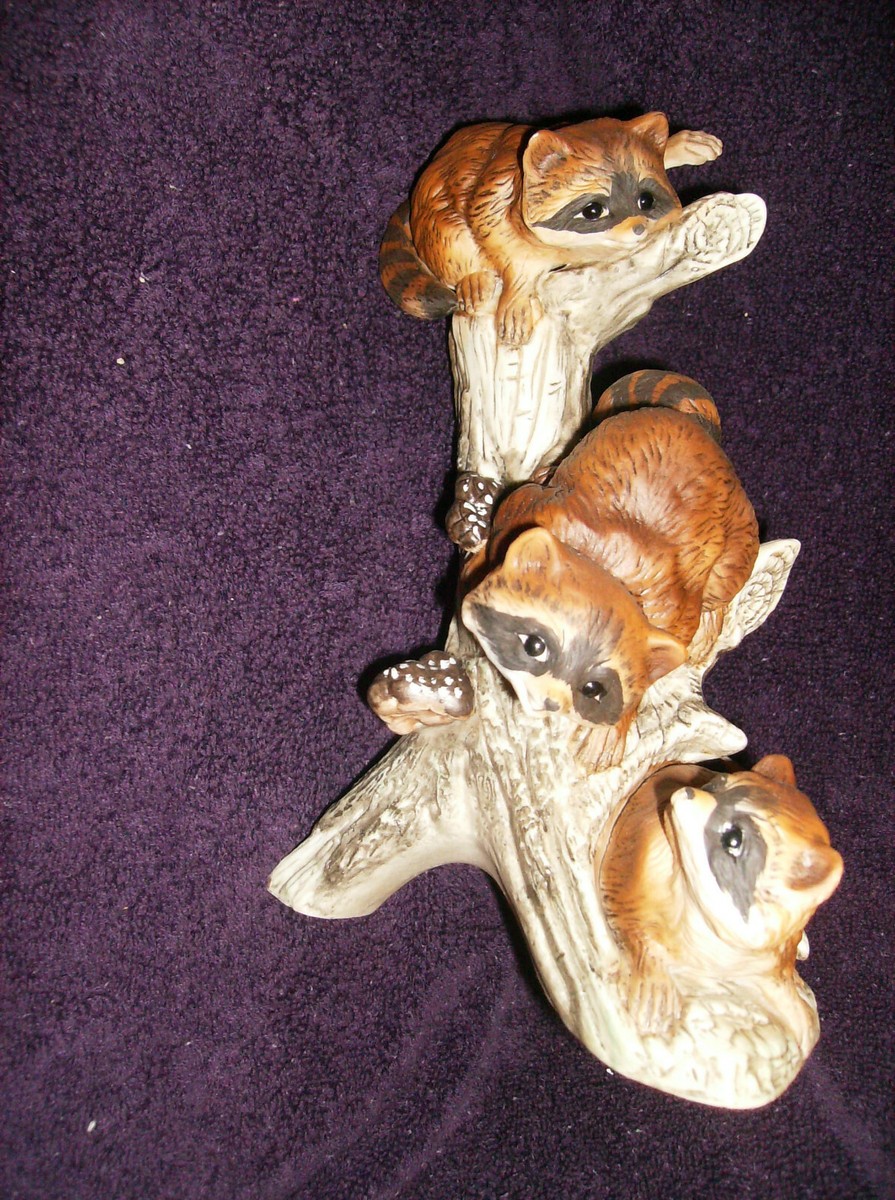 NEW HOMCO #1246 RACCOON TREE FIGURINE MASTERPIECE 8-1/2