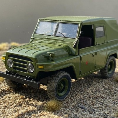 Beijing 212 Rugged-Road Car Toy Sound and Light Effects 1:24 Scale Jeep Model