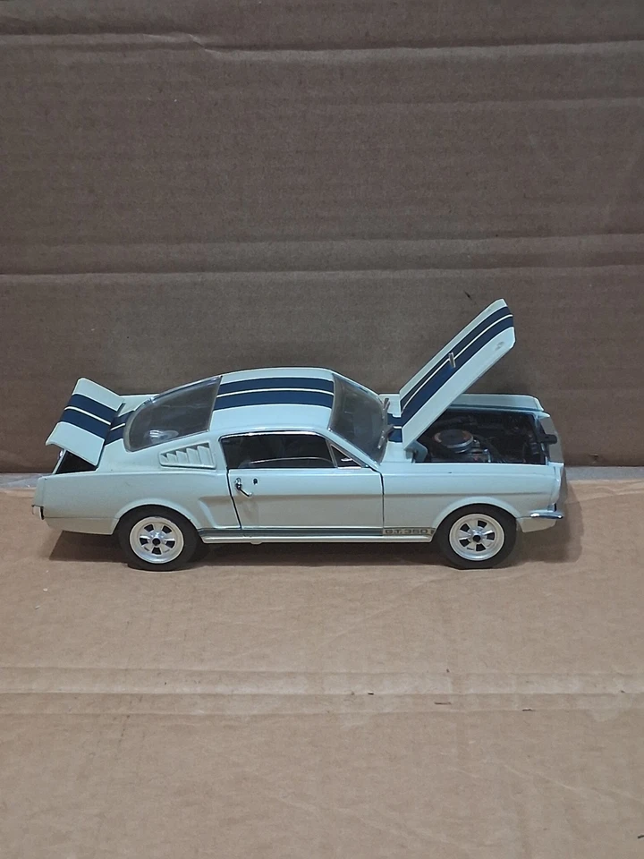 Jouef Evolution 1:18 Scale White 1965 Ford Mustang GT 350 - Image 2 of 4