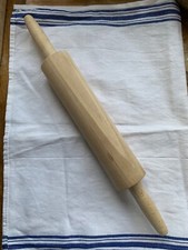 Vintage wooden rolling pin. In great condition