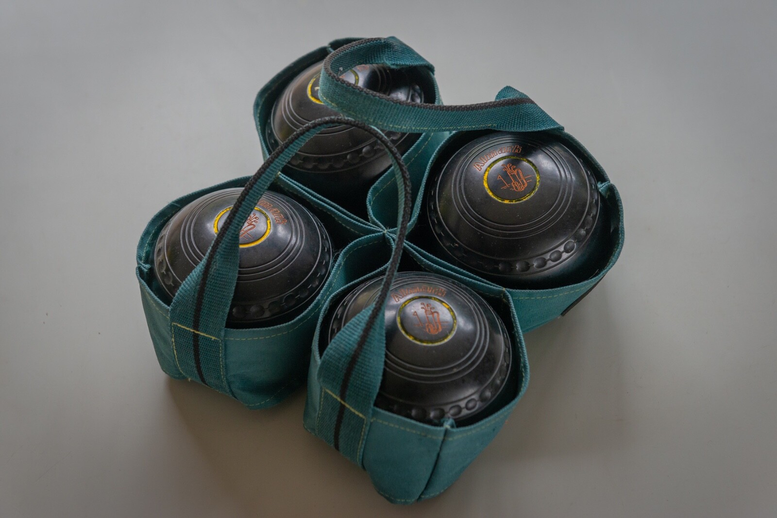 Almark Commander Lawn Bowls by Henselite Size 2. In original box with