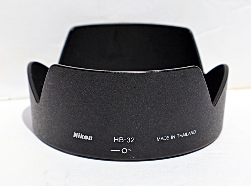 Nikon HB-32 Bayonet Lens Hood for Select Nikon NIKKOR Lenses – Excellent