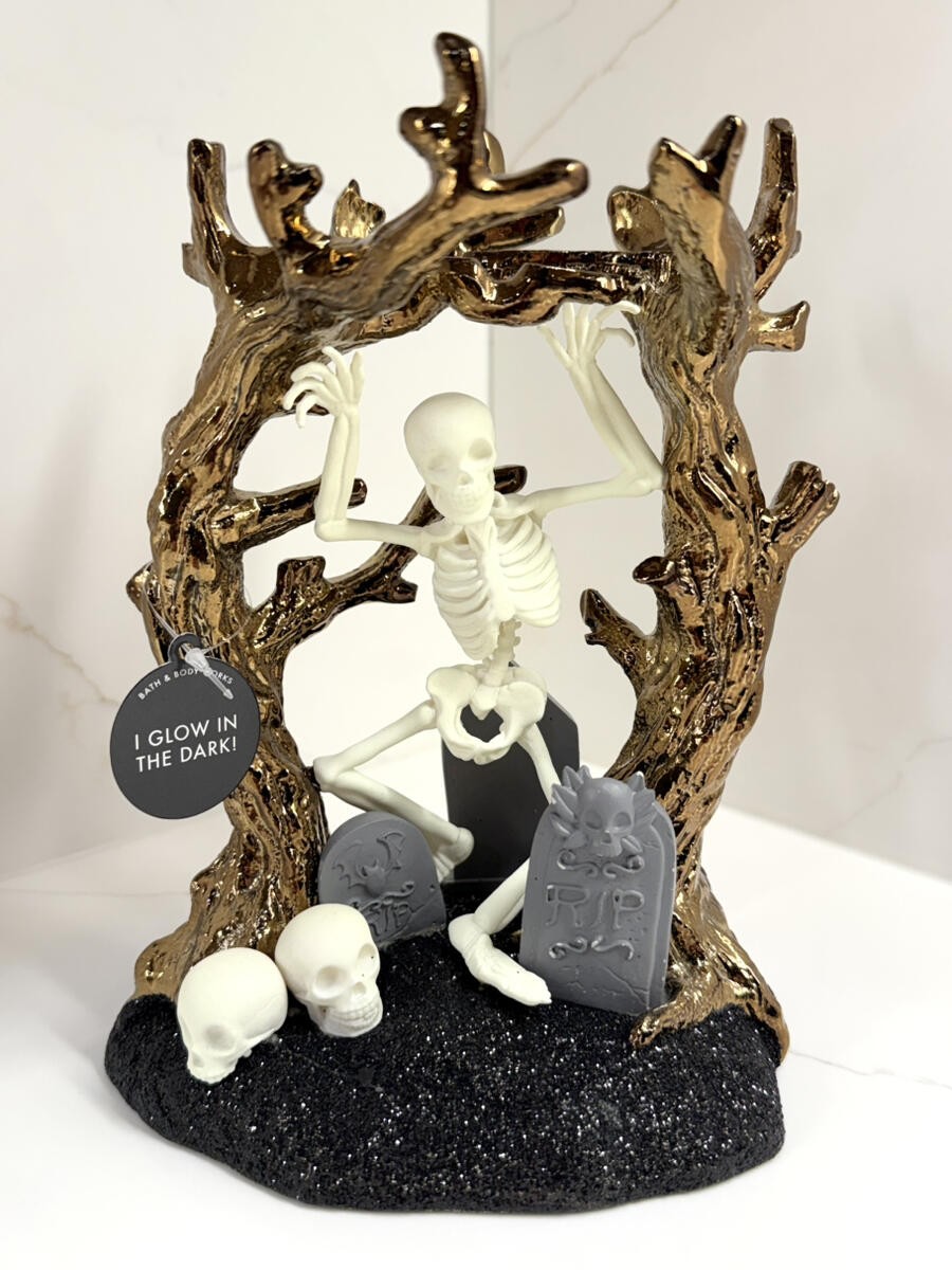 Bath & Body Works Halloween Glow in Dark Dancing Skeleton Ce