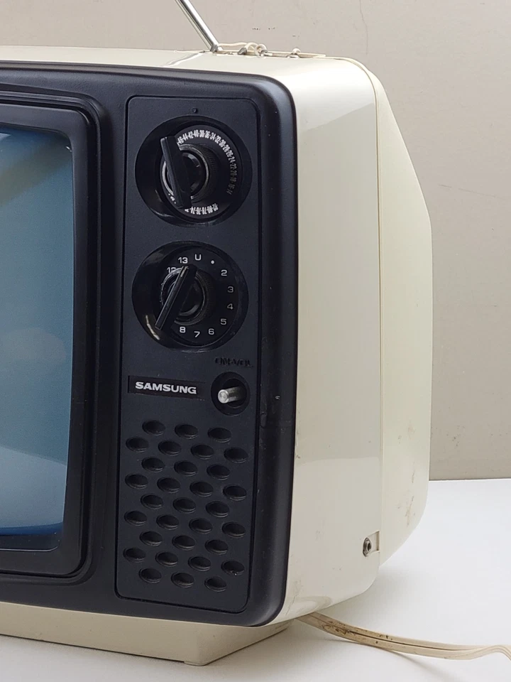 Vintage 1980 '80s Samsung BT-311NR Black & White 11" CRT TV Television Receiver - Image 4 of 4