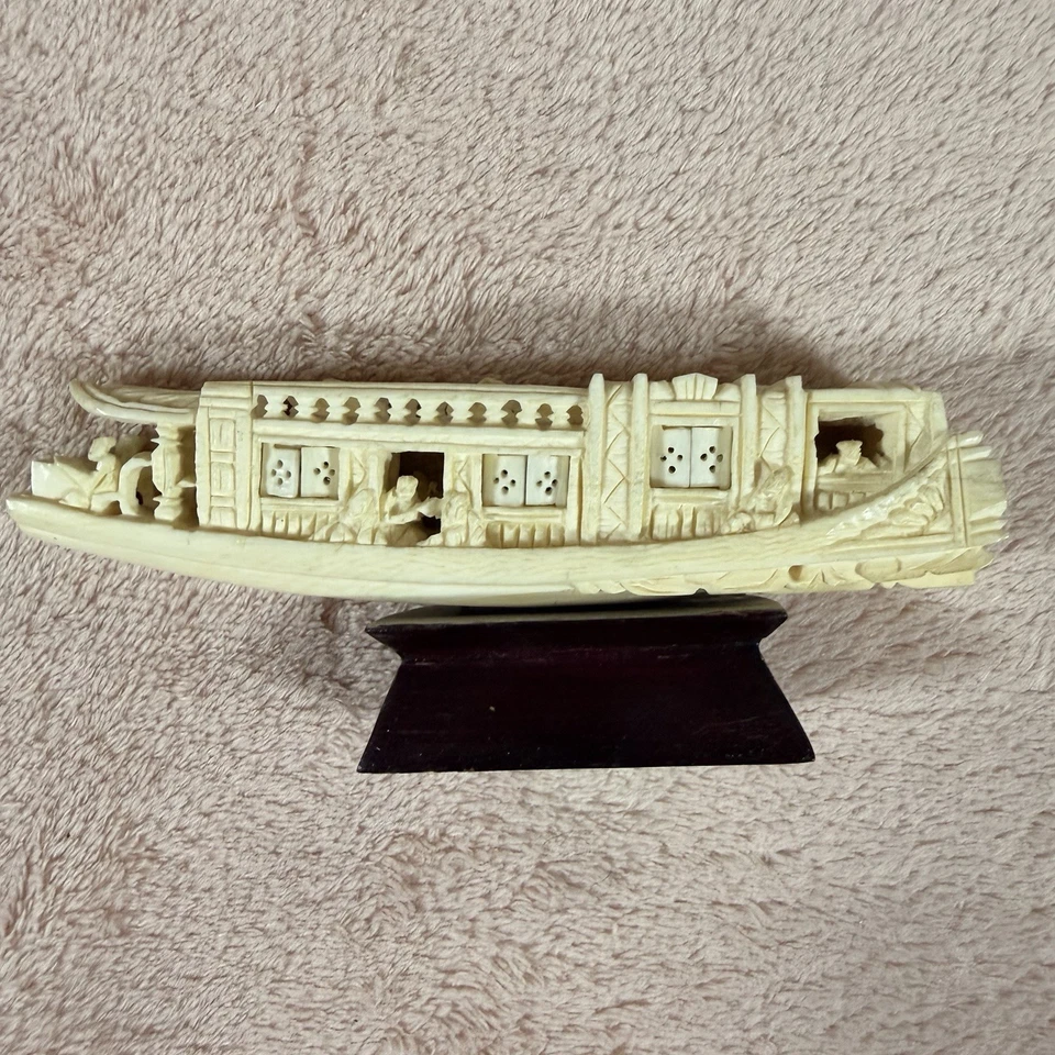 Escultura de bote chatarra bovino tallado chino siglo XIX base de madera antigua con puertas Foto 2 de 4