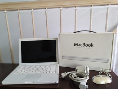 MacBook 13 in 2009 White/Intel C2D 2.13 GHz - UPGRADED 320GB HD + 4GB RAM + MORE