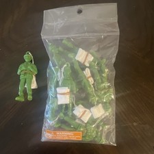Green Plastic Toy Soldier Paratrooper Figures 8pc Lot Army Men