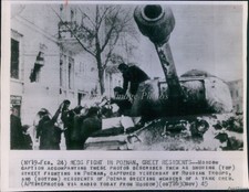 1945 Pozman Poland Residents Greet Russian Tank Crew Members Ww2 Wirephoto 6X8