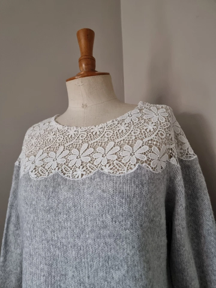 ETAM : PULL GRIS DENTELLE AJOURÉE AUX EPAULES - Photo 3/4