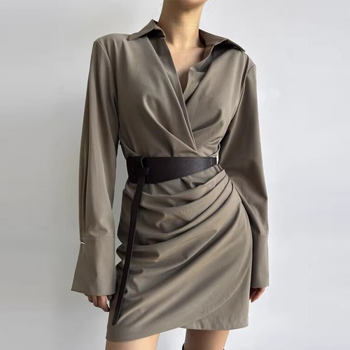 Abito camicia donna maniche lunghe cintura slim fit risvolto colletto asimmetrico plissettato - Foto 3 di 6