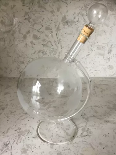 Wine Enthusiast Spinning Etched Globe Spirits Whiskey, Cognac, Wine Decanter