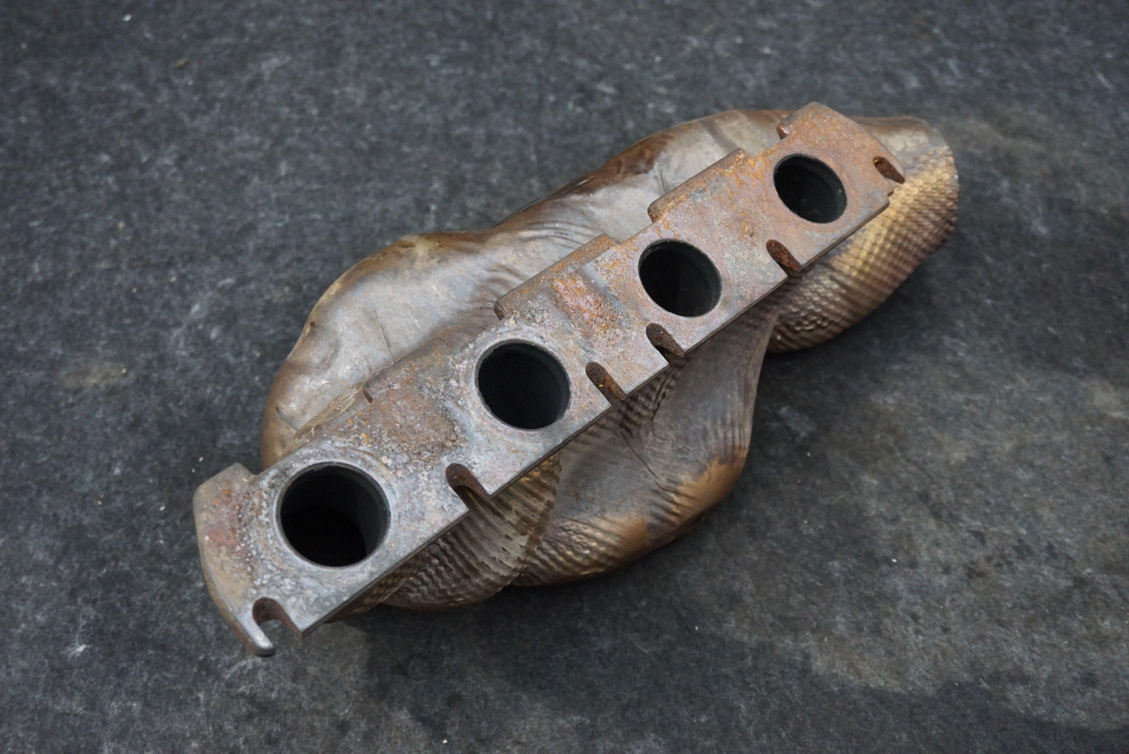 Rear Left Exhaust Manifold OEM 420251211DX Audi R8 Type 42 4.2L V8 2011-13 *Note